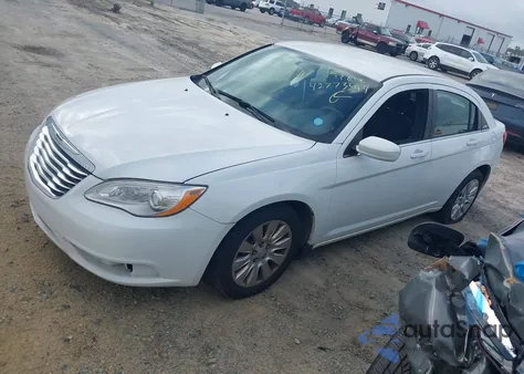2014 Chrysler 200 Lx z USA, uszkodzony, nr VIN 1C3CCBAB0EN142279